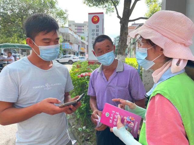 “全民抗疫·守護廣東”——支援抗疫，三鄉(xiāng)禁毒社工在行動照片2.jpg