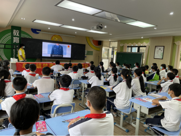 阜沙鎮(zhèn)禁毒信息〔2022〕第260期--【禁毒攻堅(jiān)】“護(hù)航青春助成長(zhǎng)”—阜沙羅松小學(xué)開展禁毒宣講活動(dòng)